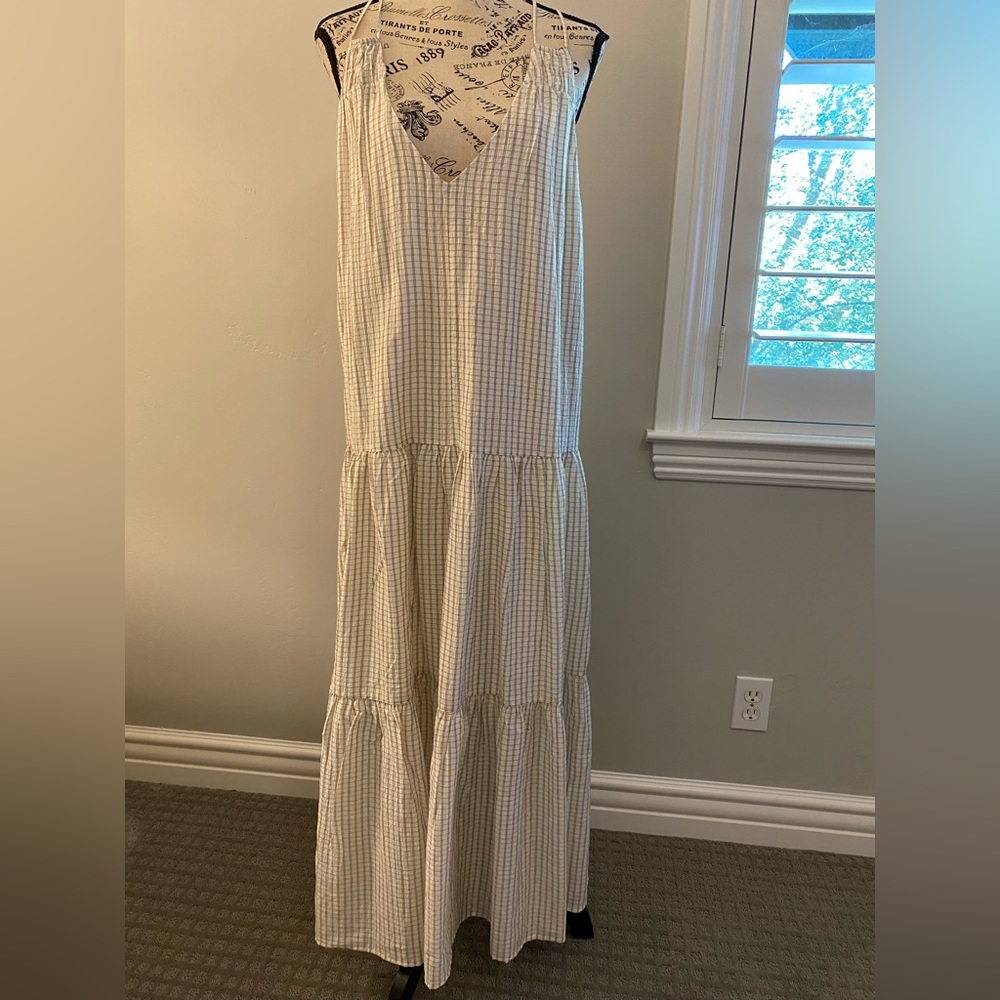 NWT BR Cream and Black Long Dress